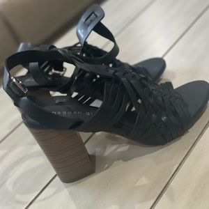 BLACK HEEL SANDALS 🖤